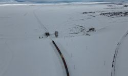 Karla kaplı raylarda binlerce kilometrelik masalsı yolculuk