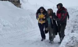 Kars’ta ekipler hasta kadın için sahada