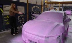 Malatya'da oto yıkamaya renkli dokunuş