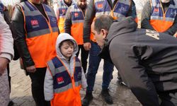 Minik AFAD Gönüllüsü Poyraz Ege, Vali Taşolar ile buluştu