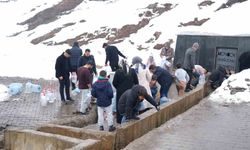 Muş’ta içme suyunda bakteri çıktı, vatandaşlar doğal su kaynaklarına akın etti