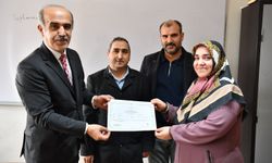 Yeşilyurt’ta yetişkin kursiyerlere okur-yazar belgeleri verildi