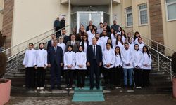 Ahlat'ta BEÜ Gastronomi öğrencileri mesleğe “Ceket”le ilk adımı attı