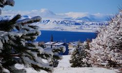 Ahlat’ta hafta sonu sürprizi: Kar yağdı, güneş açtı