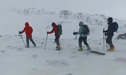 Yoğun sis ve tipi engel oldu: Süphan Dağı’na tırmanış yarım kaldı