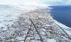 Ahlat’ın beyaza bürünmüş hali dronla görüntülendi