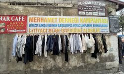 Tatvan’da Askıda Elbise Projesi İlgi Görüyor