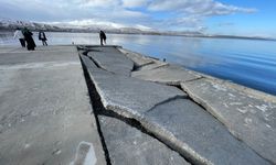 Tatvan sahil iskelesi çöktü
