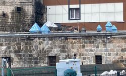 Bitlis’te Tarihi Hanların Bacalarına Yağmur Önlemi