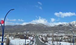 Yolalan beldesi beyaza büründü