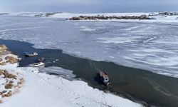Kışın buz tutan Nazik Gölü’nde çözülme başladı
