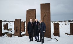 Trakya Üniversitesi Rektörü Hatipler, Ahlat’ın tarihi mekanlarını gezdi