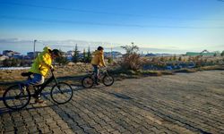 Ahlat’ta yalancı bahar çocukları sokağa çıkardı