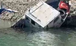 Şiddetli rüzgar Elazığ’da tekneyi batırdı