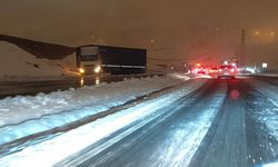 Bitlis’te kar yağışı ulaşımı olumsuz etkiledi