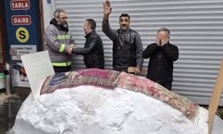 Tatvan’da esnaflar kar için temsili cenaze töreni düzenledi