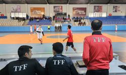 Kaymakam Demirer, TFF Futsal Ligi Tatvan Etabı’nı ziyaret etti