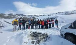 19 dağcı Ağrı Dağı'nın zirvesi için yola çıktı