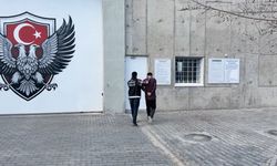 20 Yıl 8 ay hapis cezasıyla aranan şahıs sınırda yakayı ele verdi