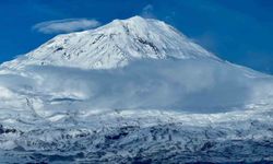 Ağrı Dağı ihtişamıyla görenleri hayran bırakıyor