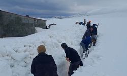 Ağrı’da köylüler, sel tehlikesine karşı seferber oldu