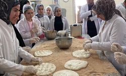 Atatürk Üniversitesi öğrencileri Ramazan pidesinin üretimini yerinde incelediler