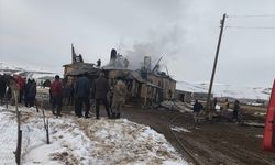 Başkale'de evde çıkan yangın korkuttu