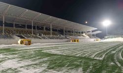 Bitlis’te karla kaplanan stat maça hazır hale getirildi