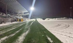 Bitlis’te kritik karşılaşma öncesi Eren Stadyumunda kar temizliği yapıldı