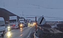 Büyük heyelan Yüksekova’yı çevre illerden kopardı