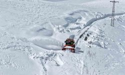 Çaldıran’da kar ve zorlu araziye karşı yoğun mesai