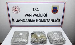 Çaldıran'da uyuşturucuya darbe: 4 kilo 60 gram skunk yakalandı