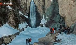 Çır Şelalesi'nde ziyaretçi yoğunluğu yaşanıyor