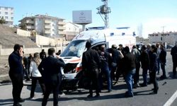 Erzincan’da ambulans ile tır çarpıştı: 2 yaralı