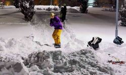 Erzurum kalesi önünde snowboard gösterisi nefes kesti