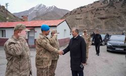 Hakkari Valisi Taşyapan, jandarmayı yalnız bırakmadı