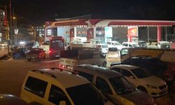 Hakkari’de zam öncesi akaryakıt istasyonlarında yoğunluk