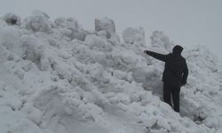 Kars'ta Mart sonunda kış geri döndü: Boğatepe Geçidi ve köyler kar altında kaldı