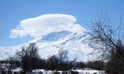 Munzur Dağı'nda oluşan mercek bulutu hayran bıraktı