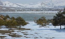 Sıhke Göleti'nin buzları tamamen eridi