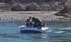 Tunceli'de araç baraj gölüne uçtu: 1 kişi yaralandı