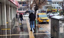 Tunceli'de sağanak yağış hayatı felç etti