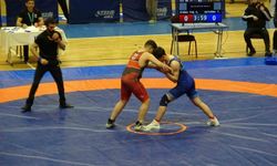 U15 Güreş Grup Müsabakaları Van'da start aldı