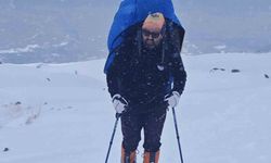 Vanlı dağcıdan Ağrı Dağı zirvesine cesur yükseliş
