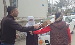 Zabıtaya yakalanan dilenci parayı teklif etti