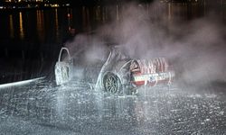 Ahlat’ta seyir halindeki araç alev aldı