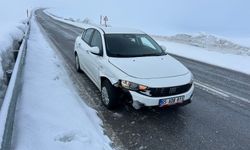 Ahlat-Malazgirt yolunda maddi hasarlı kaza