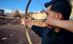 Güneş açtı, Ahlatlı gençler ok atmaya koştu