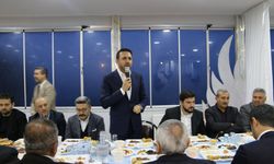 Adilcevaz’da duygulandıran an: Milletvekili 3 kişiyi Umre’ye gönderiyor