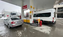 Tatvan’da zam öncesi akaryakıt istasyonlarında yoğunluk